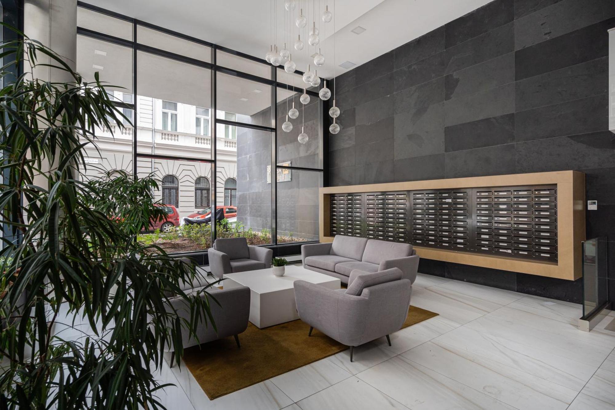 Blooming Budapest Apartment With Free Underground Parking Εξωτερικό φωτογραφία